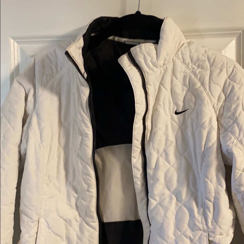 White Nike down jacket - Picture 2 of 5